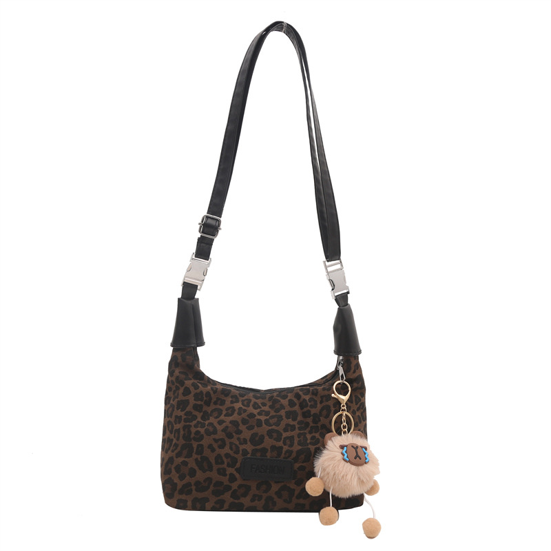 가을과 겨울 새로운 틈새 작은 가방 여성의 2024 한국 스타일 INS 유행 유행 캐주얼 휴대용 어깨 베개 가방