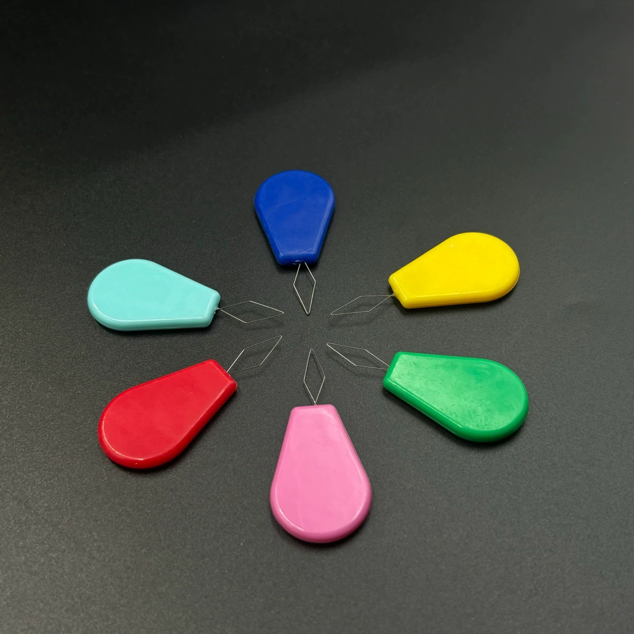 Красочный пластиковый проволоку DIY многофункциональный выводчик швейная машина игольчатый шприц маленький игольчатый шприц для вышивки крестом