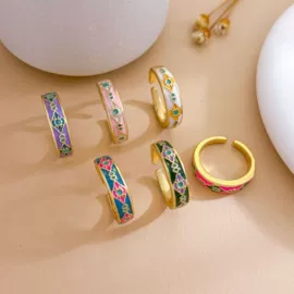 项链;戒指;手镯