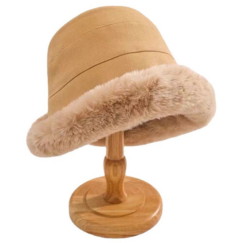 Winter Leather Mongolian Hat for Girls, Large Brim to Make Face Look Smaller, Warm Ear Protection, Fluffy and Thick Riding Hat