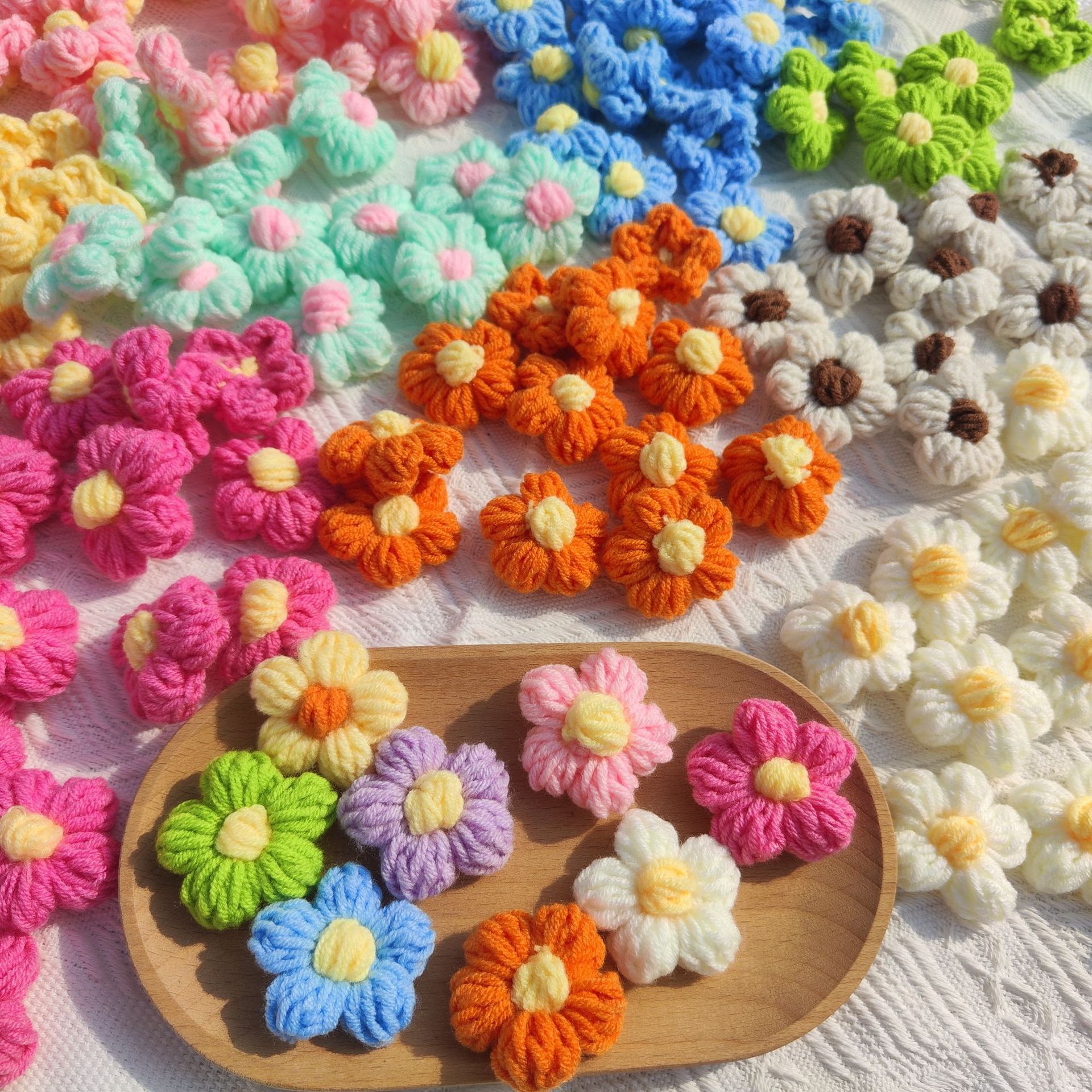 手工钩毛线花朵编织泡芙花钩针服装辅料 彩色泡泡花现货批发