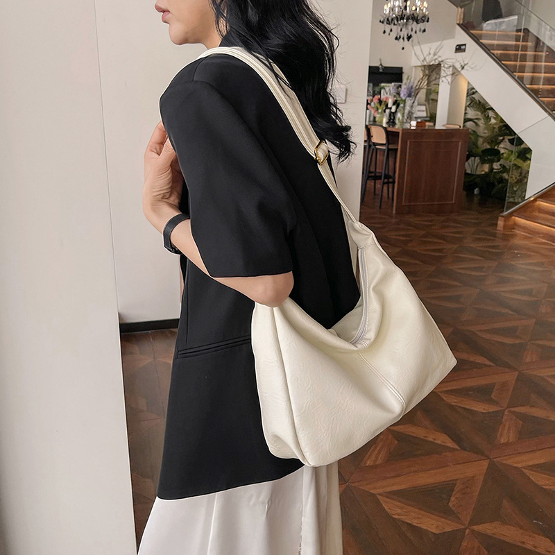 Maillard estilo simple bolso de mensajero suave de gran capacidad 2024 nuevo bolso de hombro de ocio de todo fósforo de moda