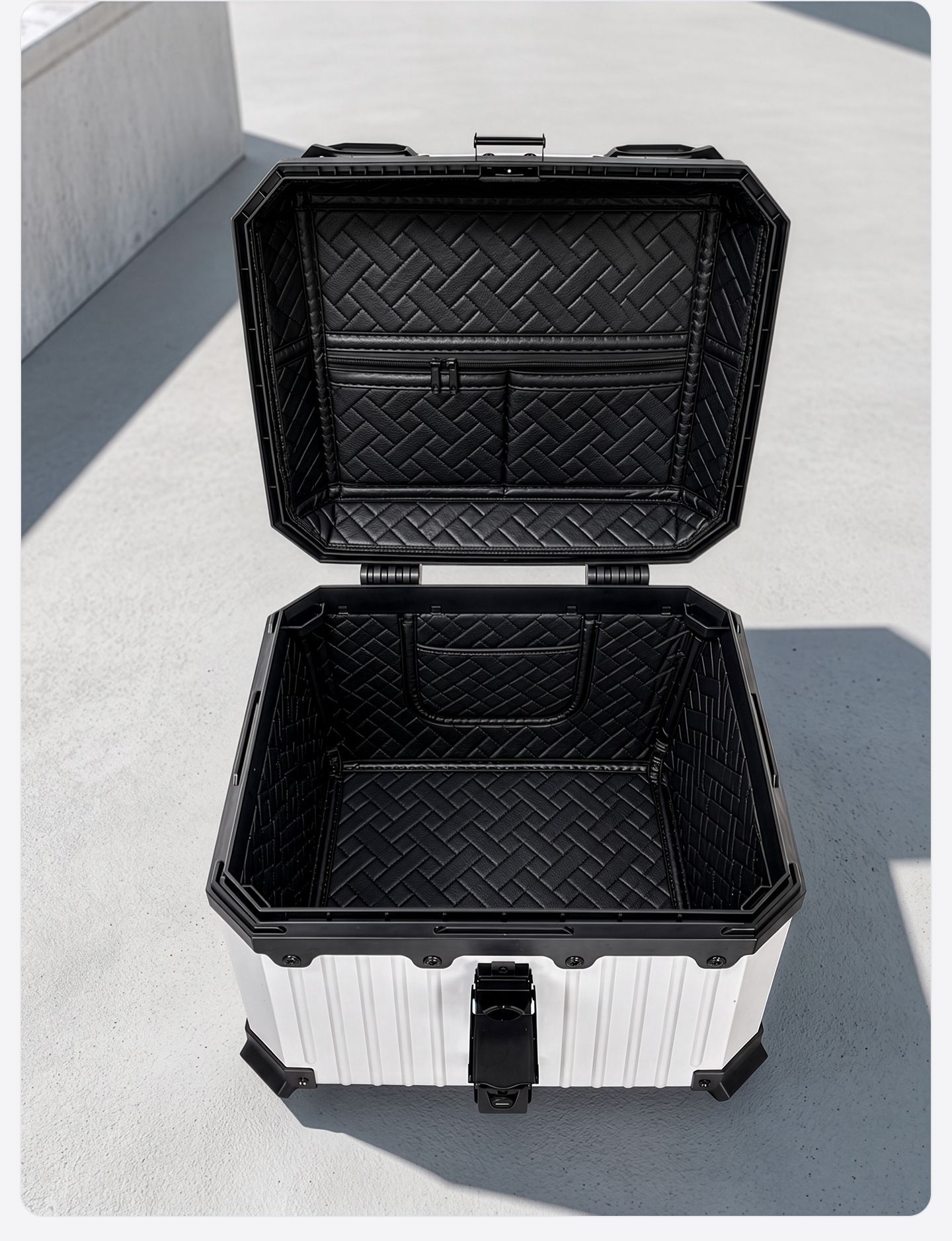 Universal motorcycle trunk, non-aluminum alloy, 45-liter rear trunk for scooters and electric bikes, Ninebot Niu X model trunk