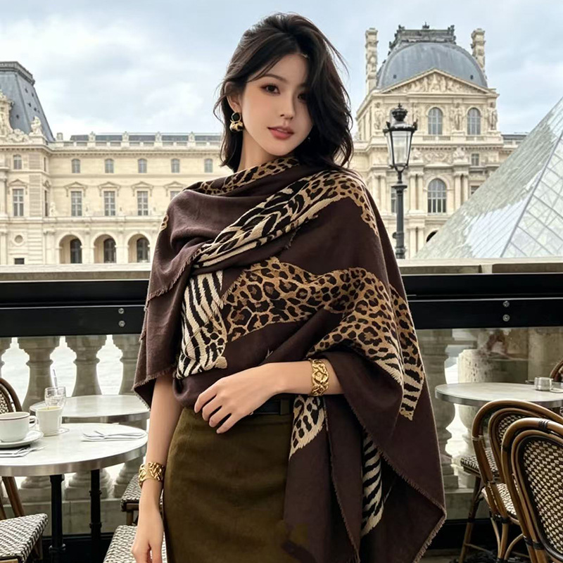2026 New Vintage Old Money Style Leopard Print Shawl for Women, Summer Thin Cheongsam Air-Conditioning Room Scarf, Outer Silk Scarf