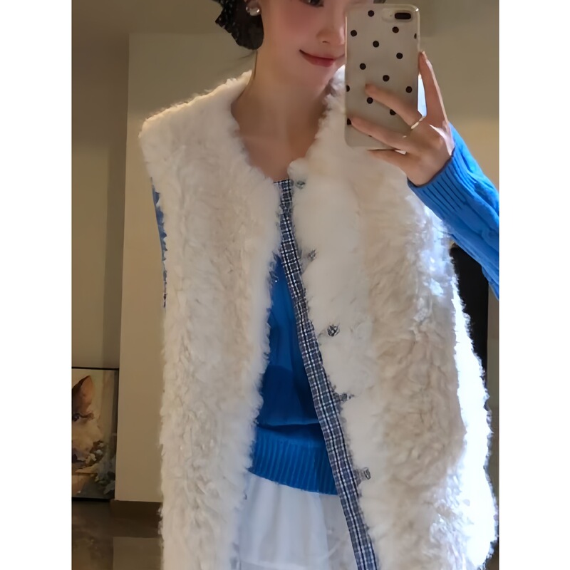 Autumn and Winter New Versatile Lamb Plush Sleeveless Vest for Women, Comfortable and Warm, Casual Style, No Outer Wear, Warm Vest