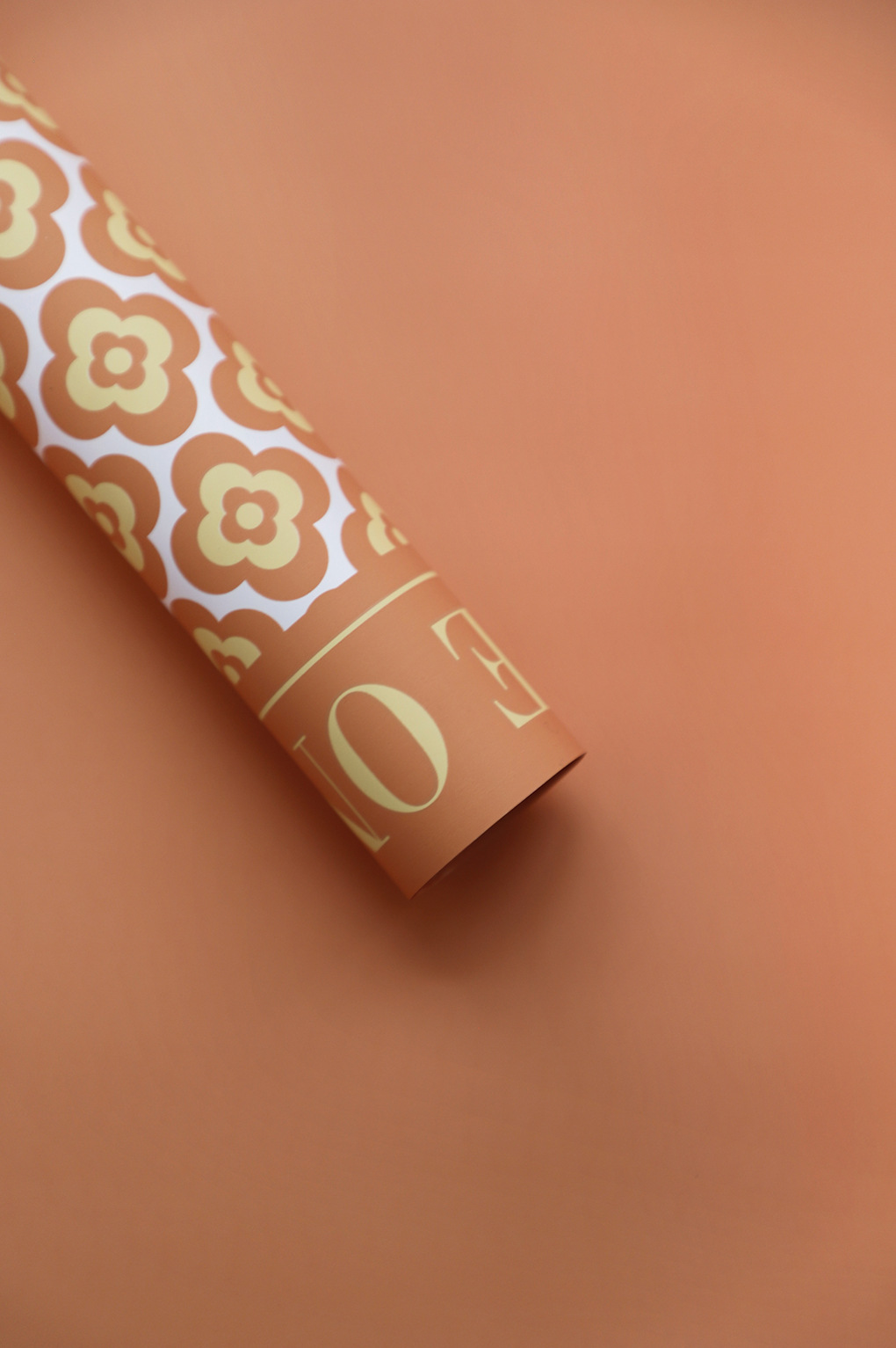 LiZhiRan papel de pluma cuatro hojas ramo de flores impermeable engrosado florista de papel de embalaje hecho a mano de dos colores elegantes