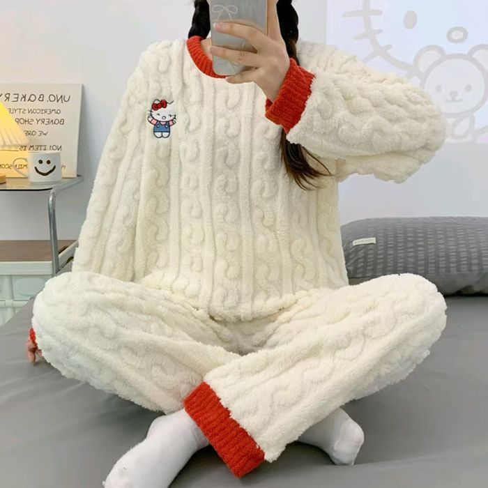 Invierno mayorista transfronterizo cuello redondo casual versión simple y suelta pijamas de dibujos animados de mujeres bordado creativo de flores de cortinas de terciopelo ropa para el hogar