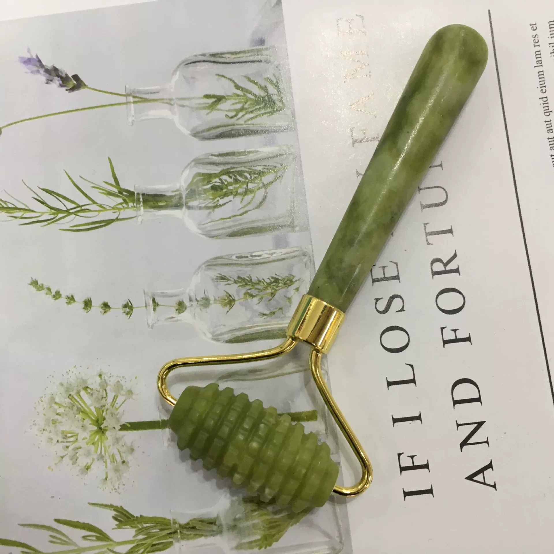 Набор Jade facial roller и Gua Sha, натуральный камень, двойная головка ролика + скрабер, компактный