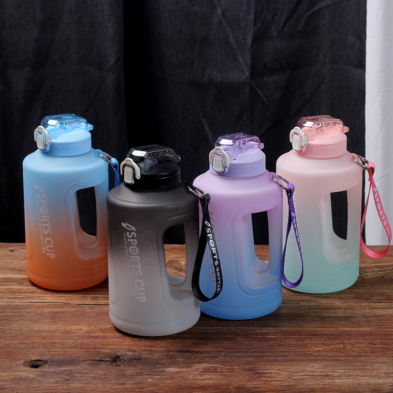 1.5L de gran capacidad tonelada barril portátil hervidor de agua con escala gimnasio taza fitness escala botella de agua Internet celebridad taza