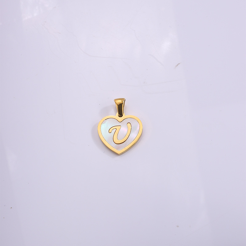 Nuevo colgante de corazón de melocotón de acero de titanio, accesorios de concha de letras inglesas, colgante pequeño, joyería de amor de bricolaje, collar a juego