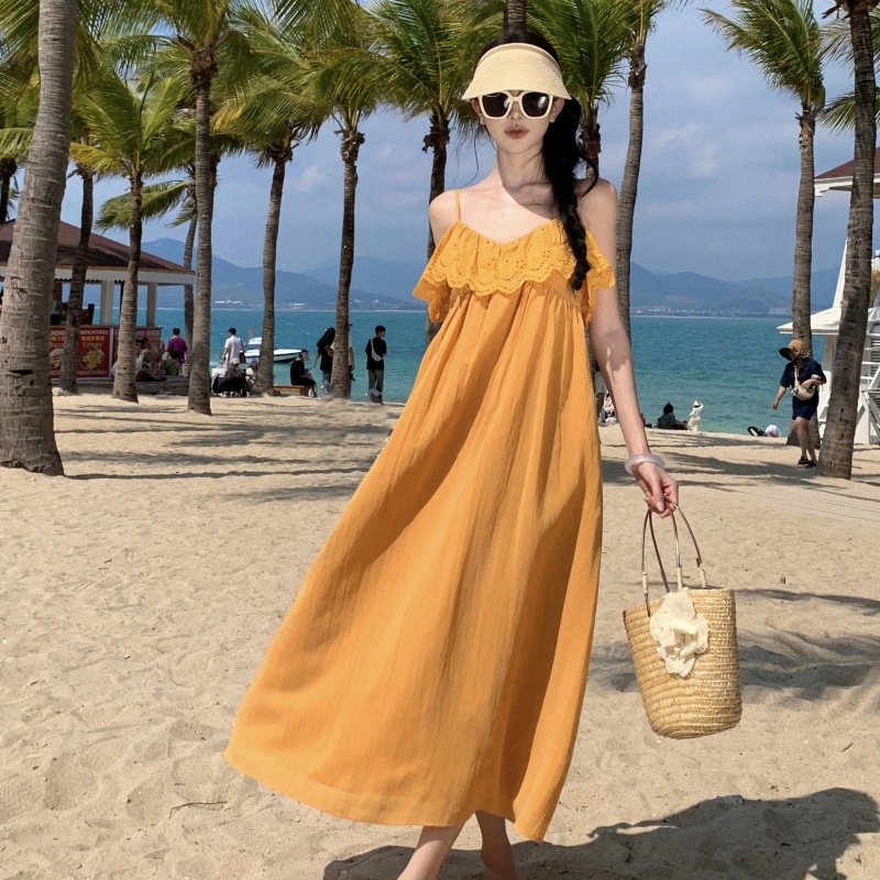 度假风鹅黄色吊带连衣裙女夏日多巴胺泰国云南三亚海边拍照沙滩裙