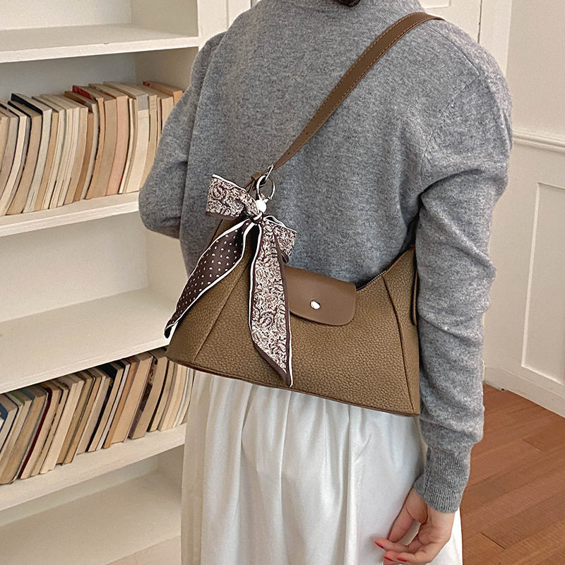 Túi xách tay nữ dáng sủi cảo cỡ lớn đeo vai/nách chất liệu PU mềm — Bùn, Màu caramel, Tên, Sâu chi tiết 23