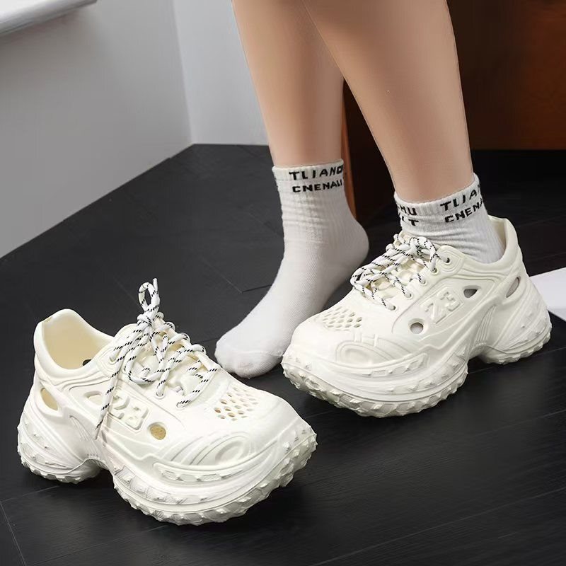 Spring New Style Perforated Shoes for Women, Thick-Soled Height-Increasing Dad Shoes, Fashionable Sports Style Sandals, Water Shoes, Beach Shoes for Men