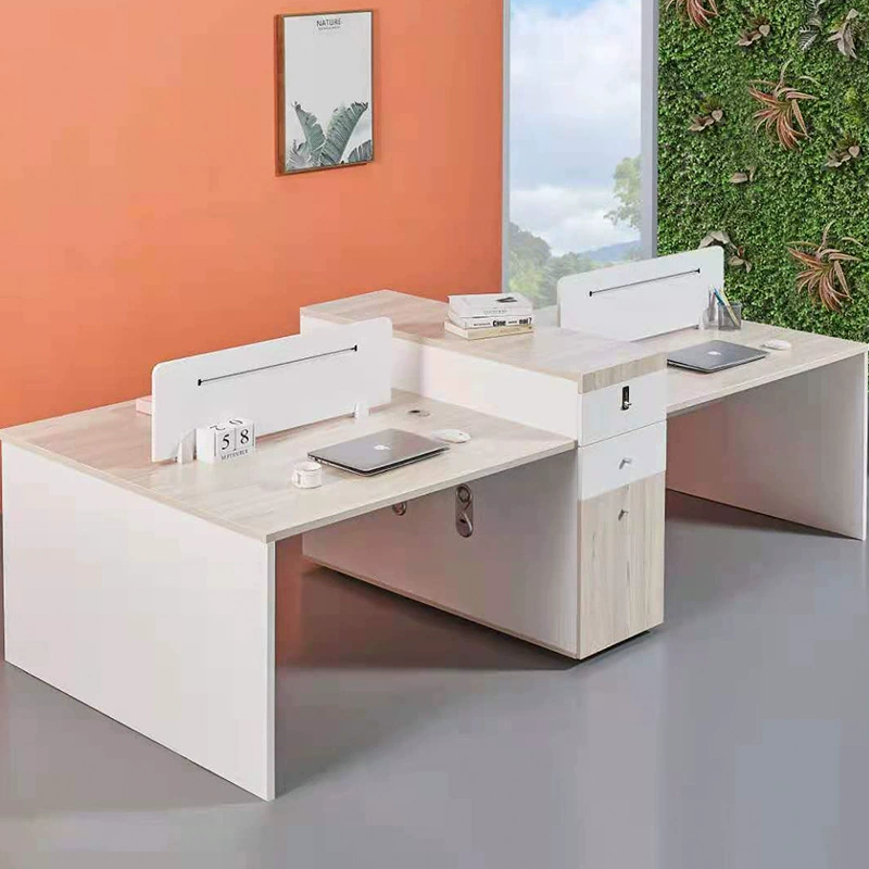 Комбинация офисных столов и стульев для сотрудников Простая современная 4-местный экранный стол финансовый стол