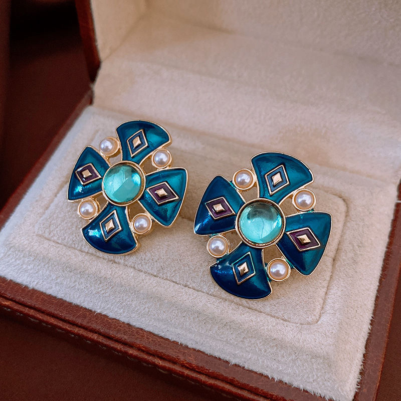 Pendientes de perlas de cristal de diamante de aguja de plata pendientes largos de lujo de Luz Retro europeo y americano pendientes dulces frescos de alto grado para mujeres