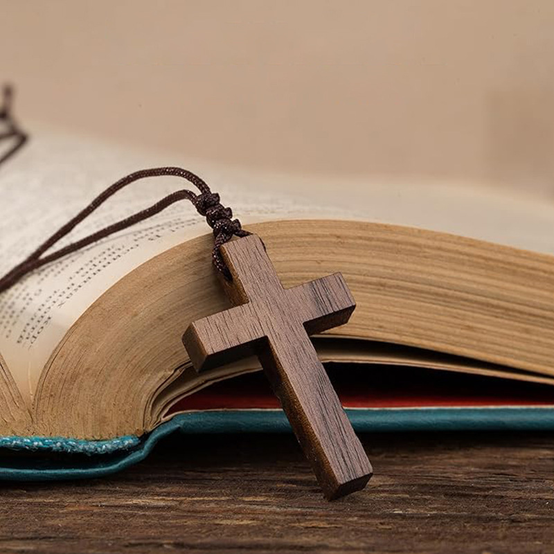 Crossmy amerikanischer Stil schwarze Walnuss durchlöcherte Holzkreuz Holzstück Herz Encourageme.