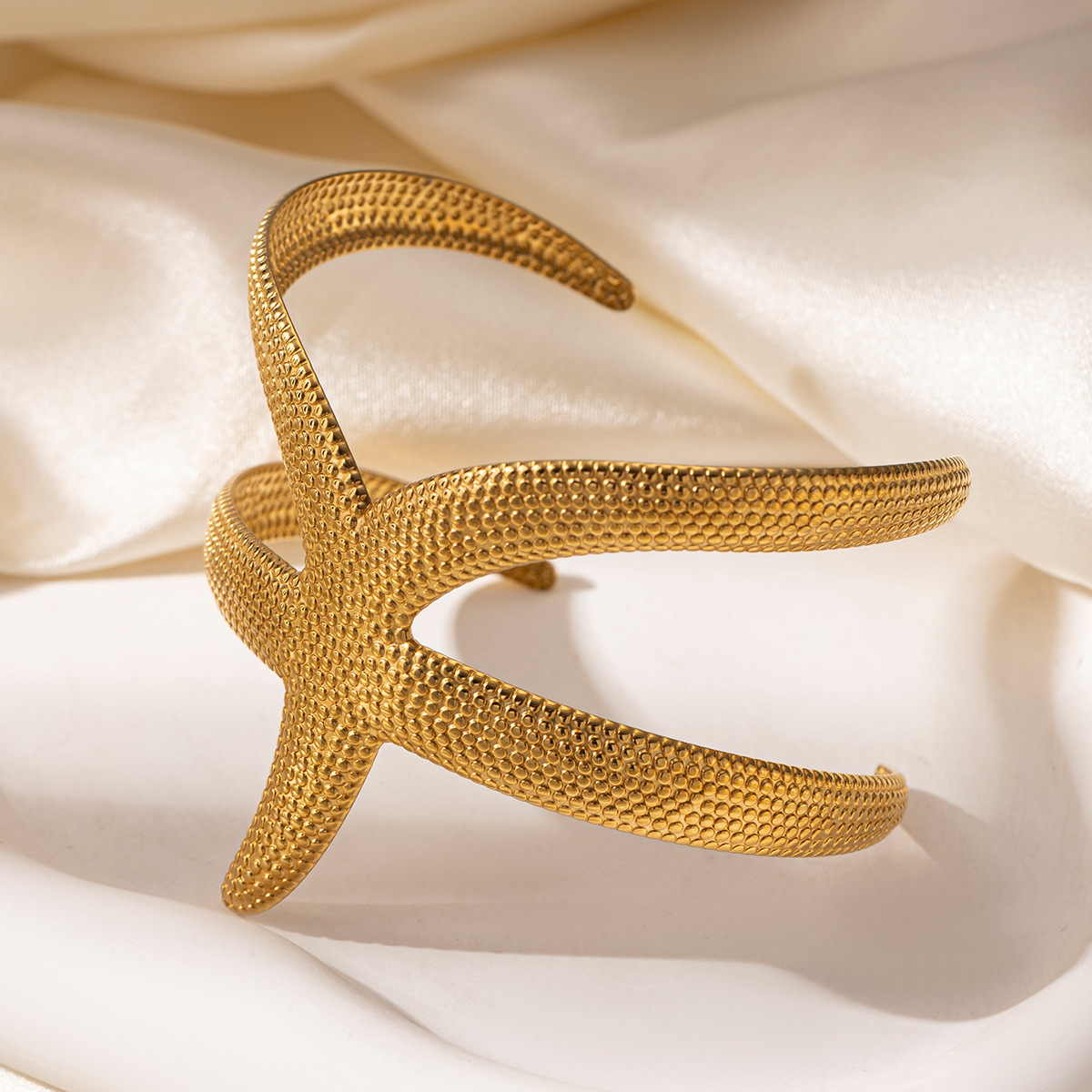 Tena Pulsera de acero de titanio europea y americana, lujo ligero, nicho, galvanoplastia de oro de 18k, pulsera de estrella de mar con patrón de martillo, accesorios transfronterizos explosivos image 3