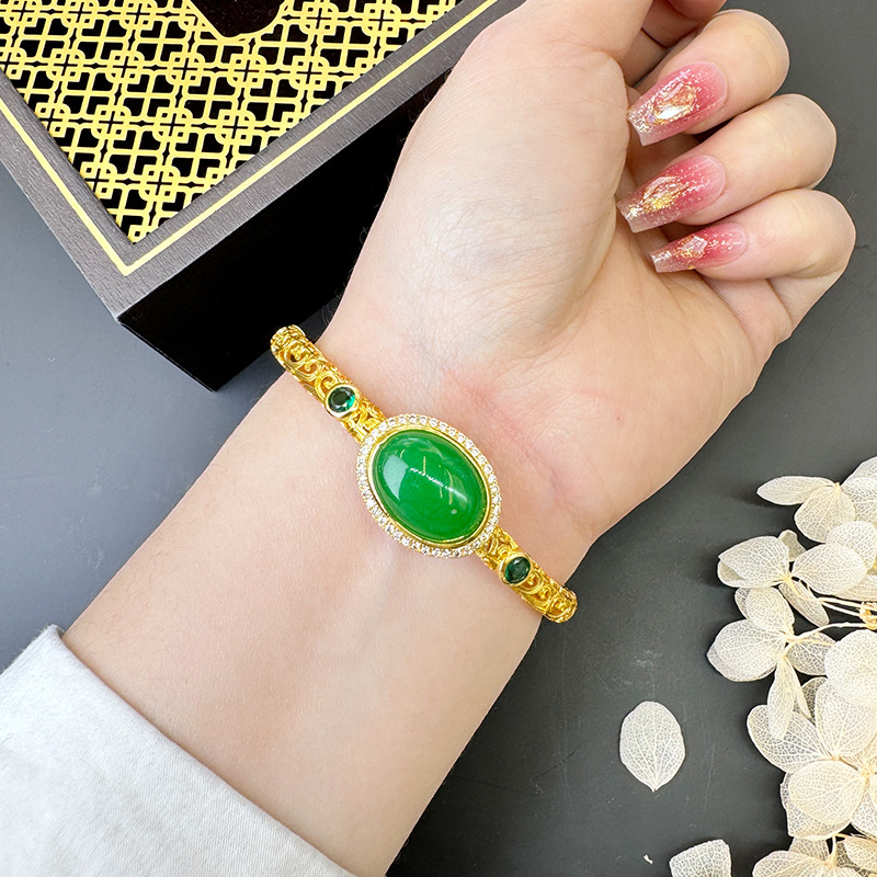 Palacio de oro de Gufa Sha viento patrón hueco tallado brazalete abierto dama rica y noble temperamento joyas fabricantes al por mayor