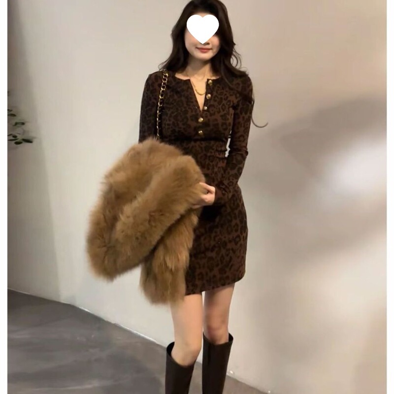 Leopard print retro slim-fit luxury long-sleeve dress, elegant and sophisticated, waist-cinching, slimming, body-hugging, stretchy short dress