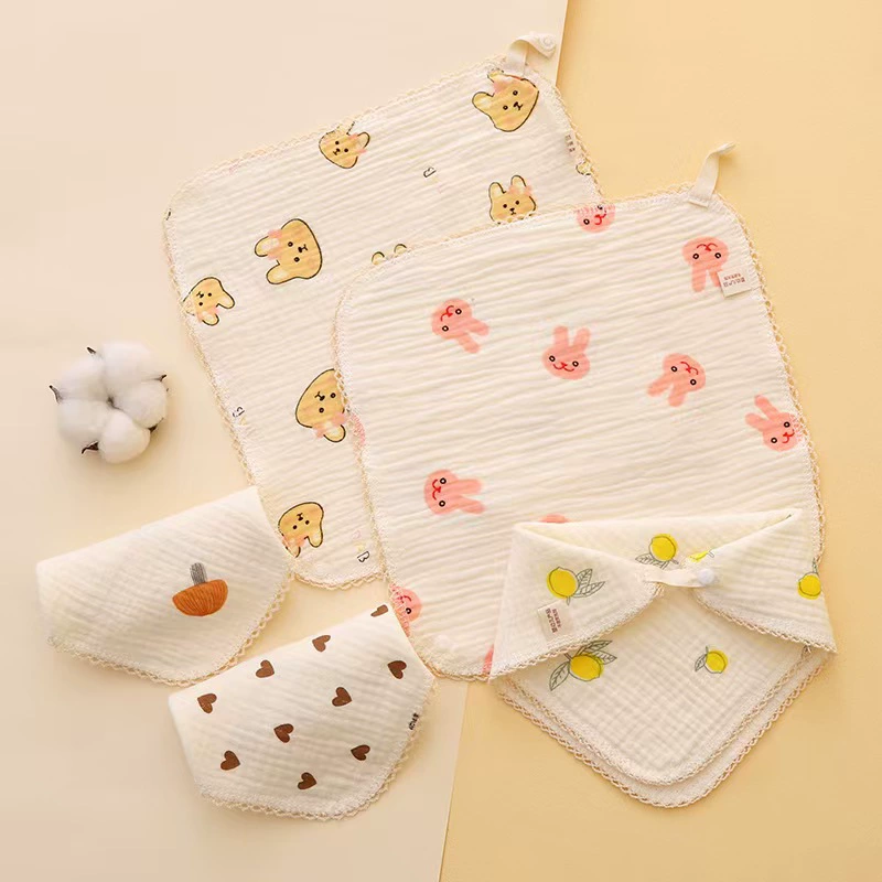 Марлевое маленькое квадратное полотенце из хлопчатобумажного рта смоляная пряжка персиковое сердце нагрудник марлевое креп треугольное полотенце детское питание нагрудник