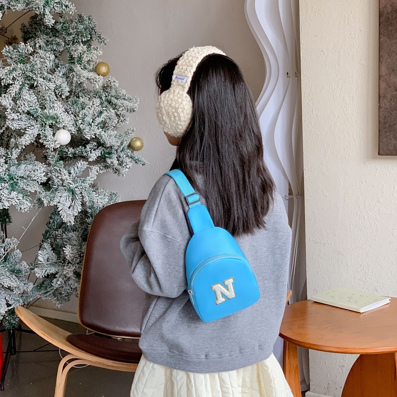 2026 nuevo bolso de pecho para niños letras de moda coreana para niños y niñas bolso de cintura ligero mini bebé