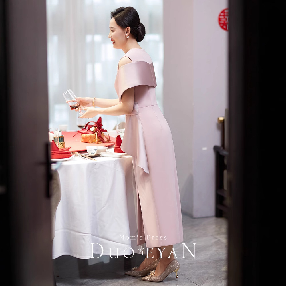 Vestido de madre vestido de novia occidental 2024 Nuevo temperamento coreano Rosa joven suegra boda banquete cheongsam