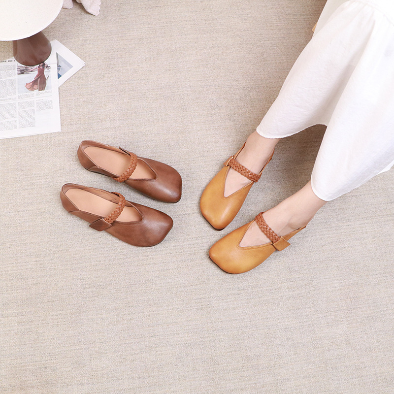 Low leather solid color shoes