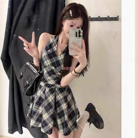 黑白格子挂脖连衣裙女夏季复古格纹无袖v领背心裙子小个子a字短裙