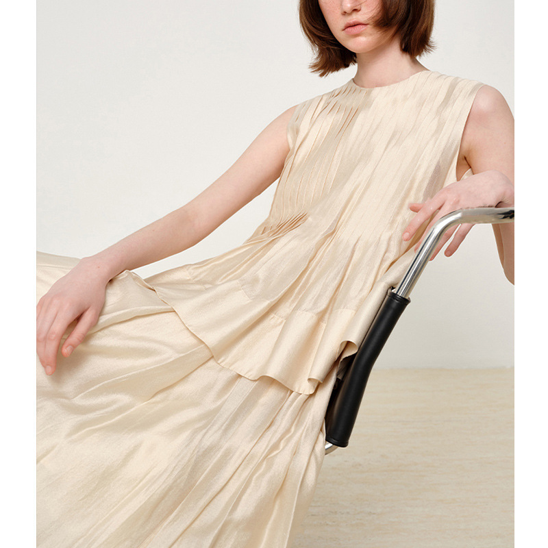 2026 Early Spring New Style Irregular Pleated Round Neck Vest Top for Women, High-End, Light Luxury, Slimming Shirt