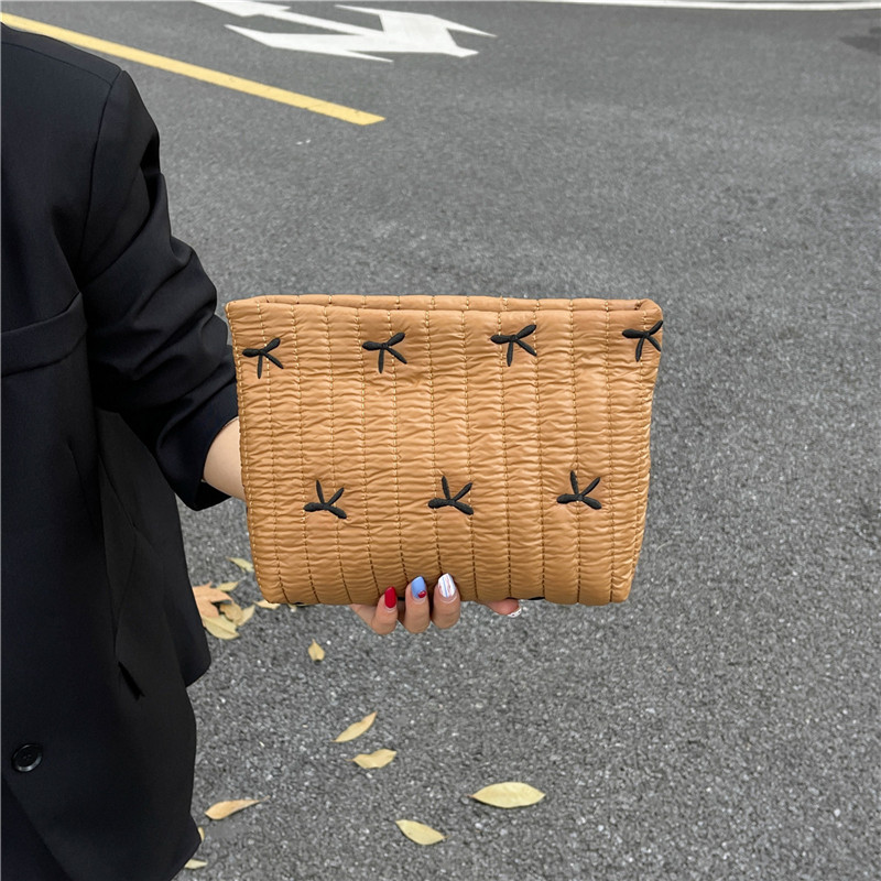 2025 invierno nueva moda portátil bolso de mano mecha de moda impresión mariposa de maquillaje de gran capacidad bolso de mano