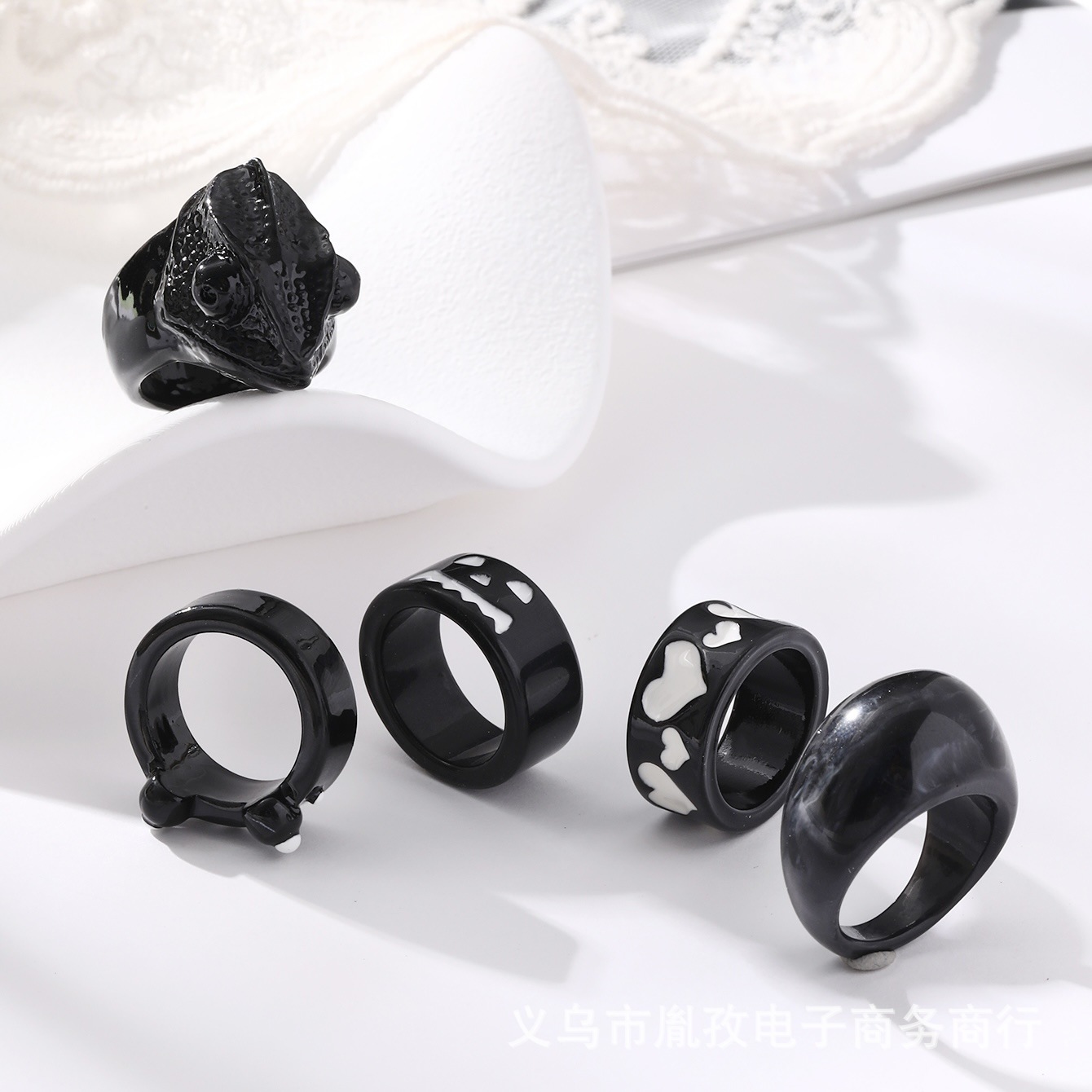 Transfronteriza nueva diversión de dibujos animados resina negro tridimensional anillo rana pintura aceite amor anillo traje al por mayor