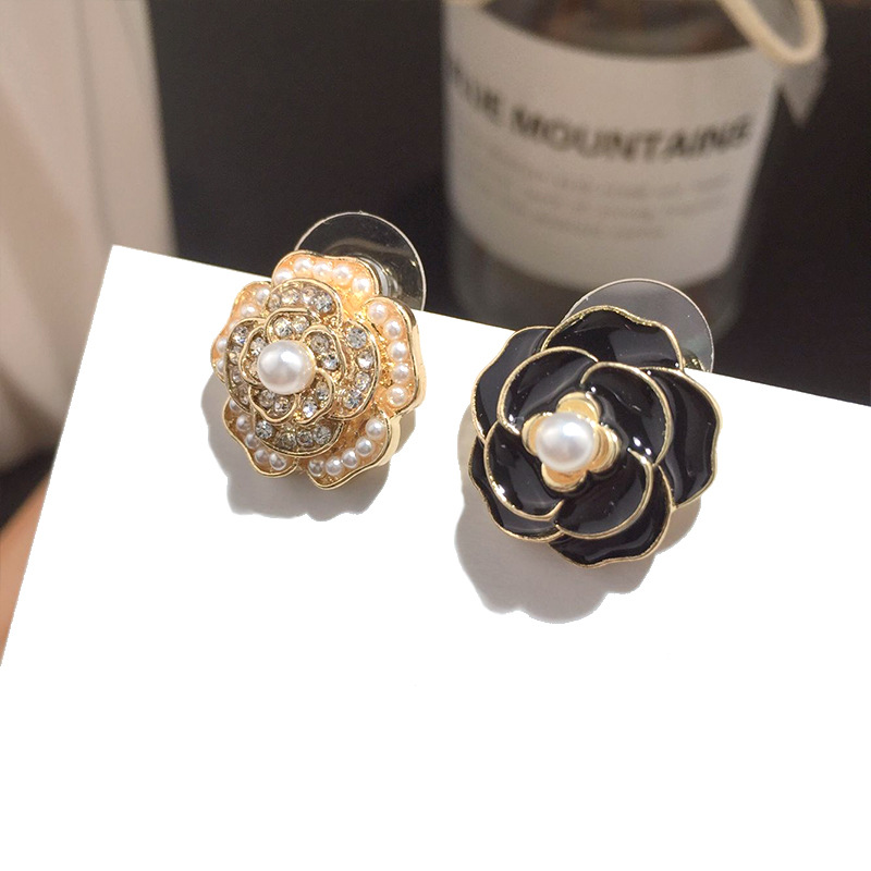 Korean New Asymmetric Full Diamond Flower Earrings display picture 3