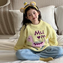 Ůͯ��߅�q˯�����b�д�ͯ�ﶬ�b��ͨ���e���ɼҾӷ��Ӻ�ů�⴩