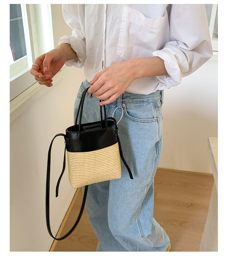 Korean style simple and fashionable woven mobile phone bag for women 2025 summer new seaside vacation crossbody straw woven bucket bag undefined