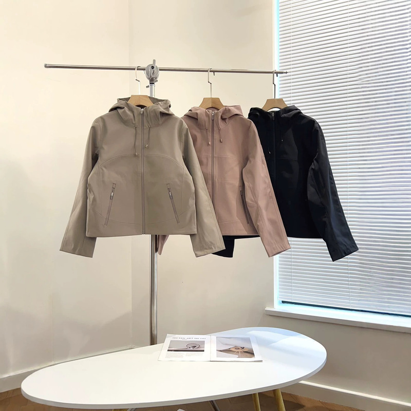26 autumn and winter lulu-style outdoor windproof, waterproof, breathable, casual hooded fleece-lined softshell jacket
