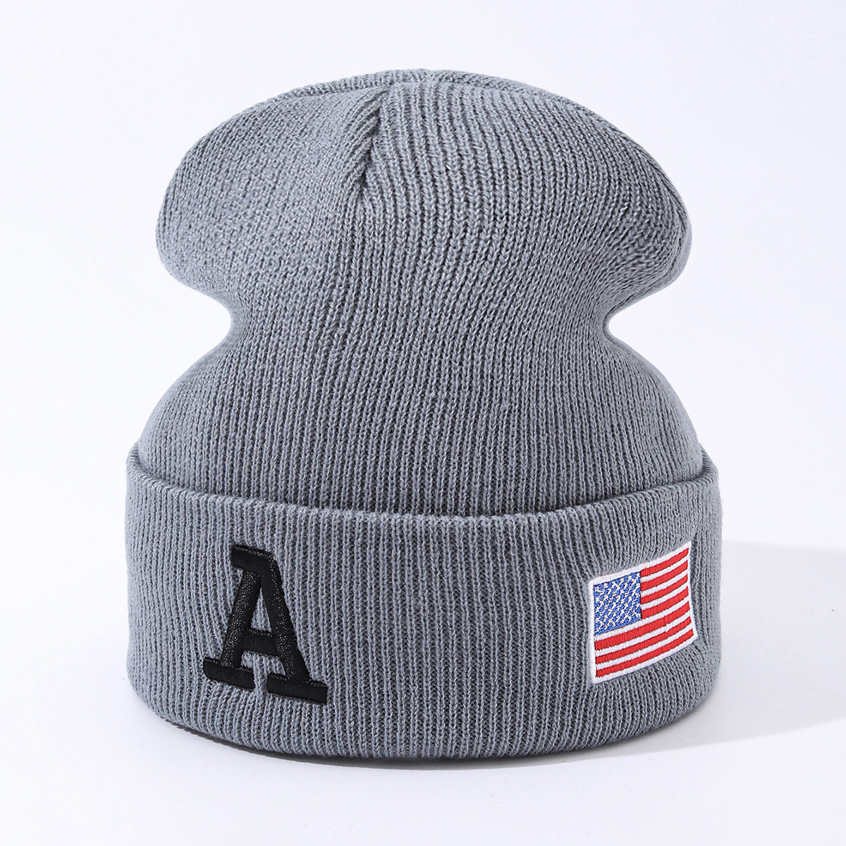 Bonnet brodé vintage américain – Motif lettres et drapeaux audacieux, style streetwear unisexe, bonnet d'hiver en acrylique doux pour hommes et femmes. Bonnet chaud_voghion.com