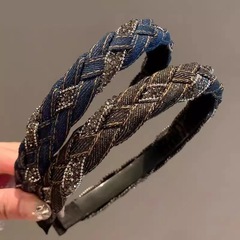 フランスのレトロで優雅なデニムの青い水ドリルがカチューシャを巻いています。