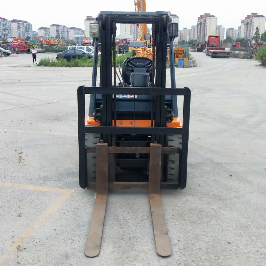 Used forklift 3.5t TOYOTA cargo handling equipment low price