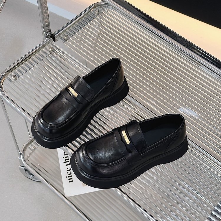 Zapatos de cuero suave, zapatos de mujer de soleas gruesas, 2025 otoño nuevos zapatos de un solo pie, zapatos de cuero ligeros con falda