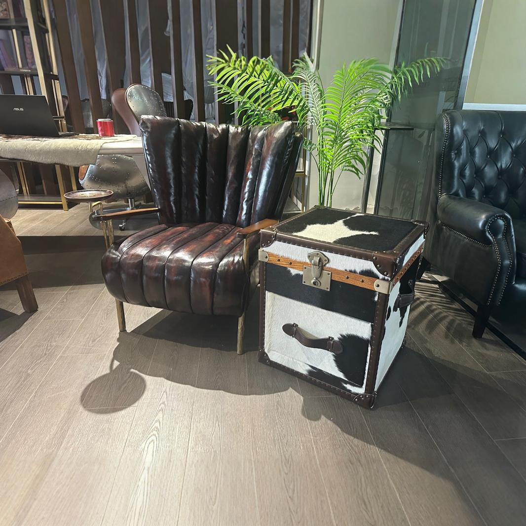 Medieval Style Internet Celebrity Cigar Chair, High-End Villa Coffee Chair, Solid Wood Armrest with Tray, Leather Sofa Chair for Home Use