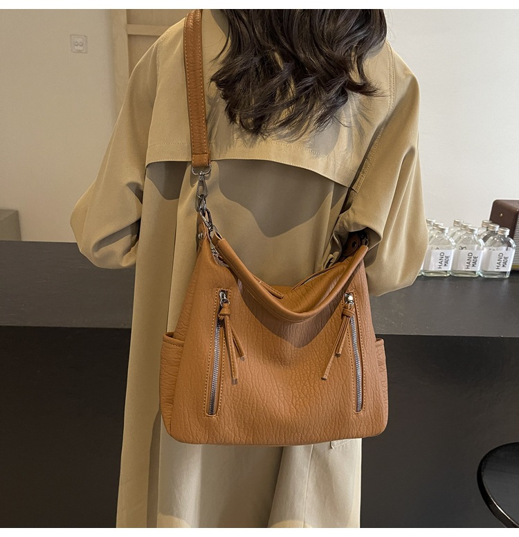 Square Shape Women's Pu Leather Solid Color Vintage Style Classic Style Square Zipper Crossbody Bag