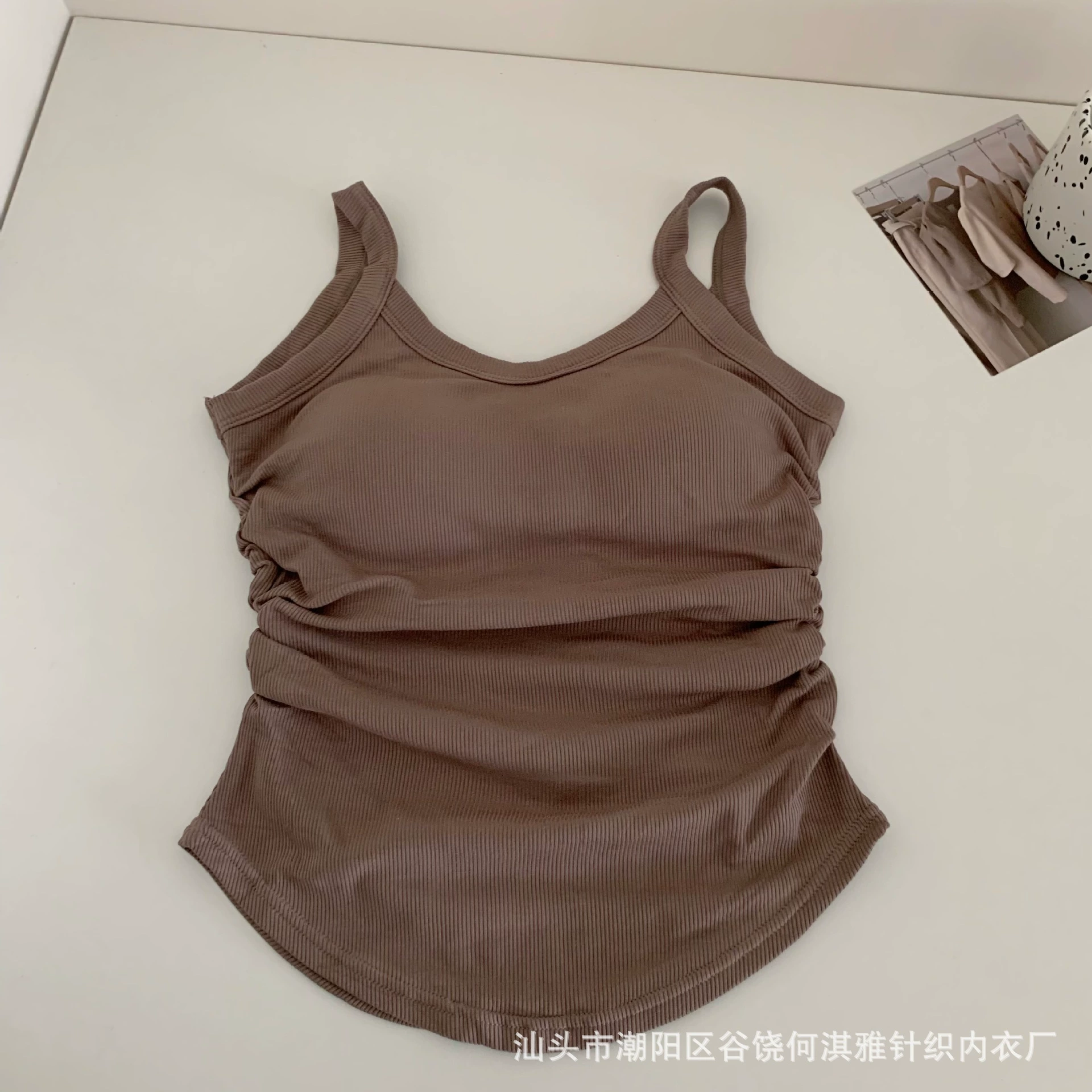 Топ-майка из велюра с подкладкой, one-size (80–130 цзинь), с чашками и поддержкой спины