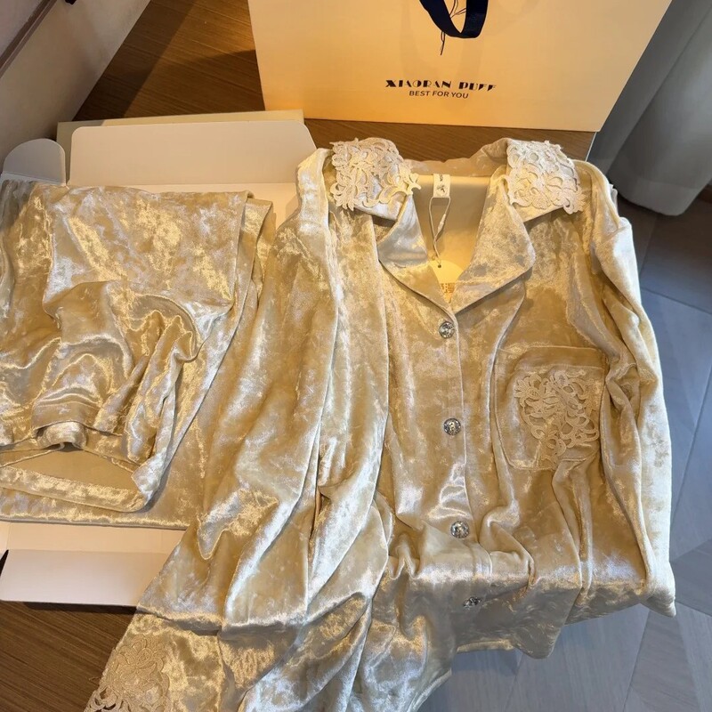 High-End Simple Cut Out Gold Velvet Pajamas for Women 2025 Autumn and Winter New Warm and Comfortable Home Wear Set High-End Simple Cut Out Gold Velvet Pajamas for Women 2025 Autumn and Winter New Warm and Comfortable Home Wear Set