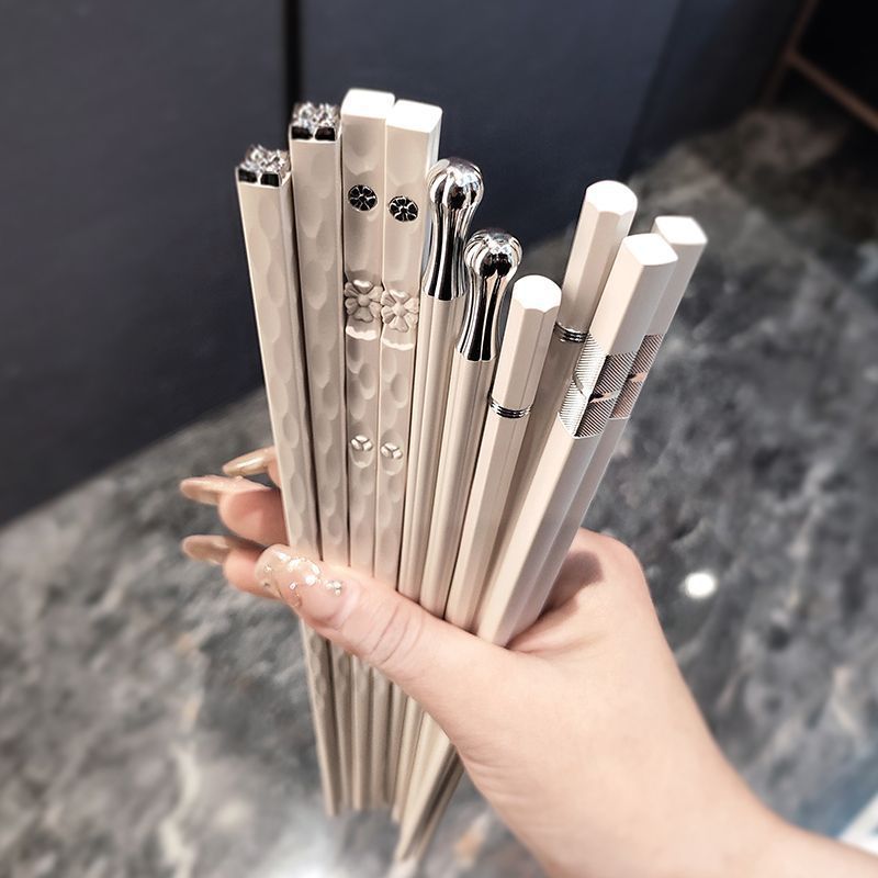 新款筷子家用防滑不发霉一双情侣家庭专用抗菌轻奢高档北欧合金筷|undefined