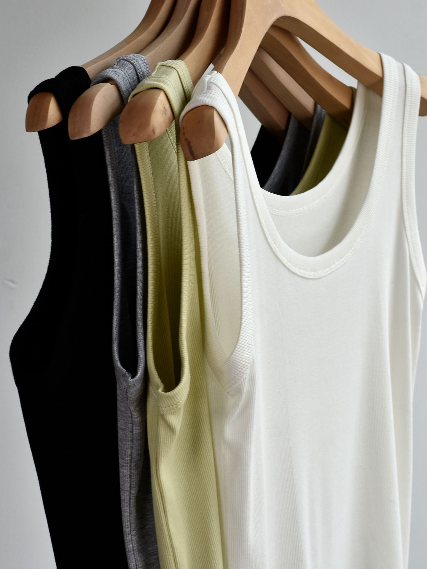 Elastic vest