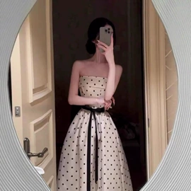 连衣裙;女式衬衫;女式卫衣