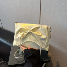 2025芭蕾风包包女珠光蝴蝶结单肩包斜挎信封包百搭少女包新款褶皱