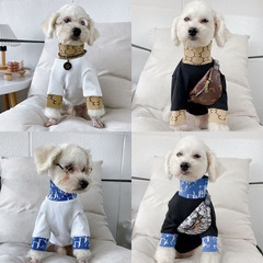 犬の服の底のシャツの春秋の服の中に潮の札の高い襟の下着の小型の犬のテディの雪の納瑞のペットの服を掛けます。