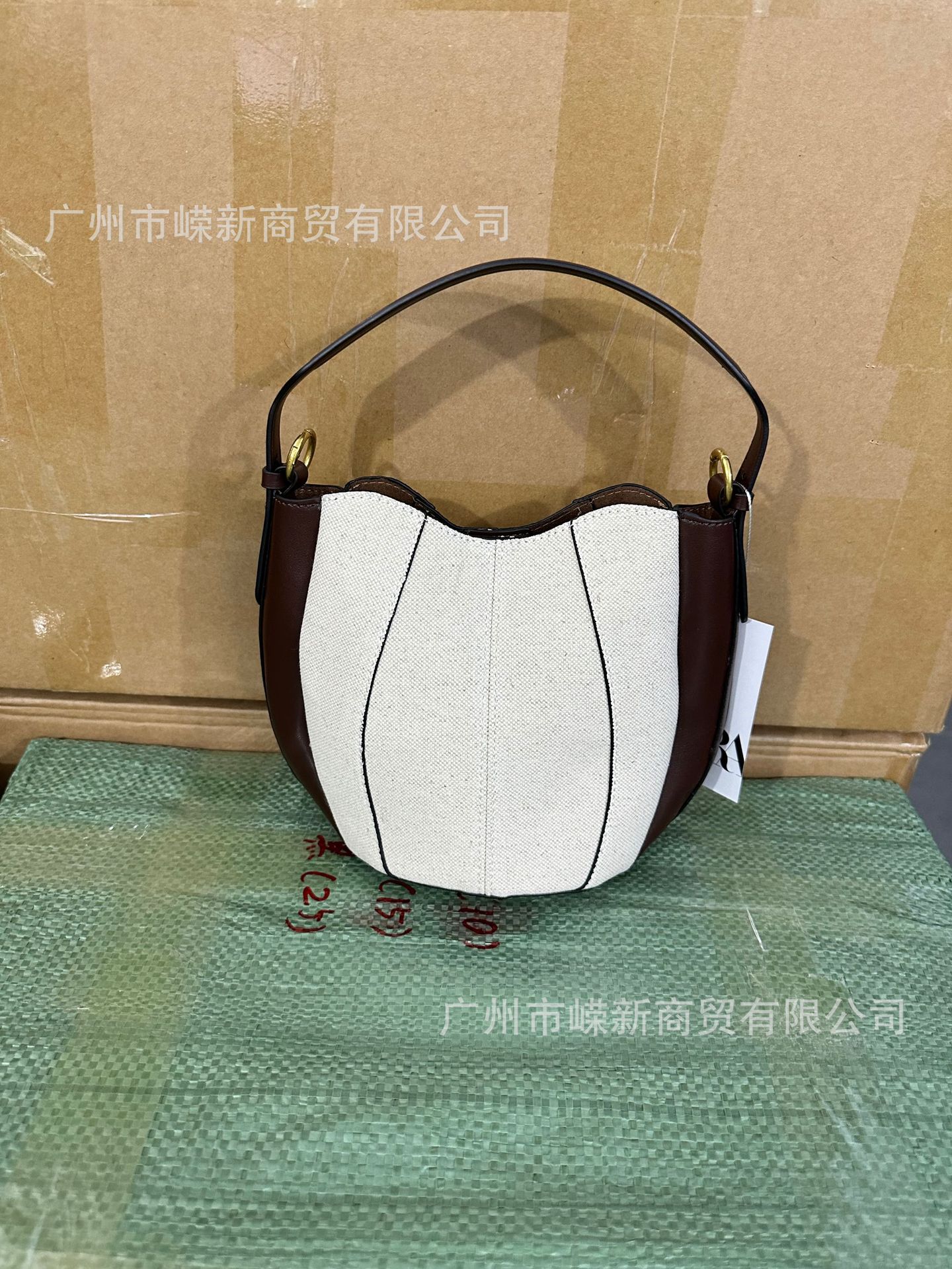 Bolso de Mujer Nuevo de Verano 2025 de la Marca Z, Moderno y Versátil, con Detalles de Costura, Cierre de Cordón, Diseño de Patchwork, Ideal para Ir al Trabajo, Se Puede Llevar en la Mano o Cruzado, Tipo Cubo.