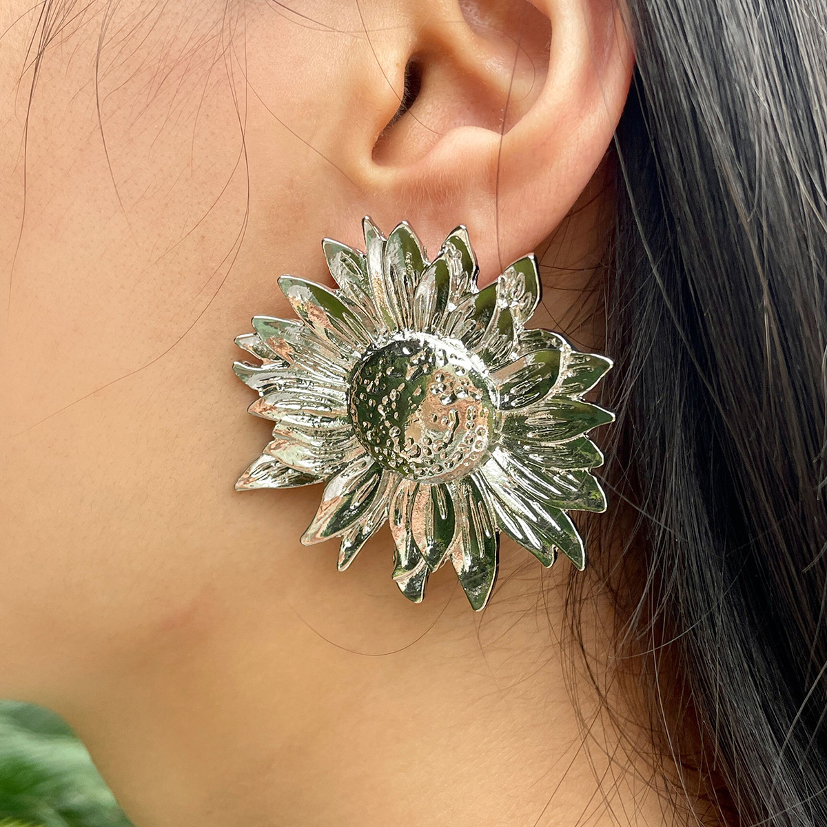 316 Stainless Steel Ear Needle Material Golden Plated Plating Material Women's Retro Exaggerated Fashion Flowers Alloy Earrings Plating No Inlaid Drop Earrings